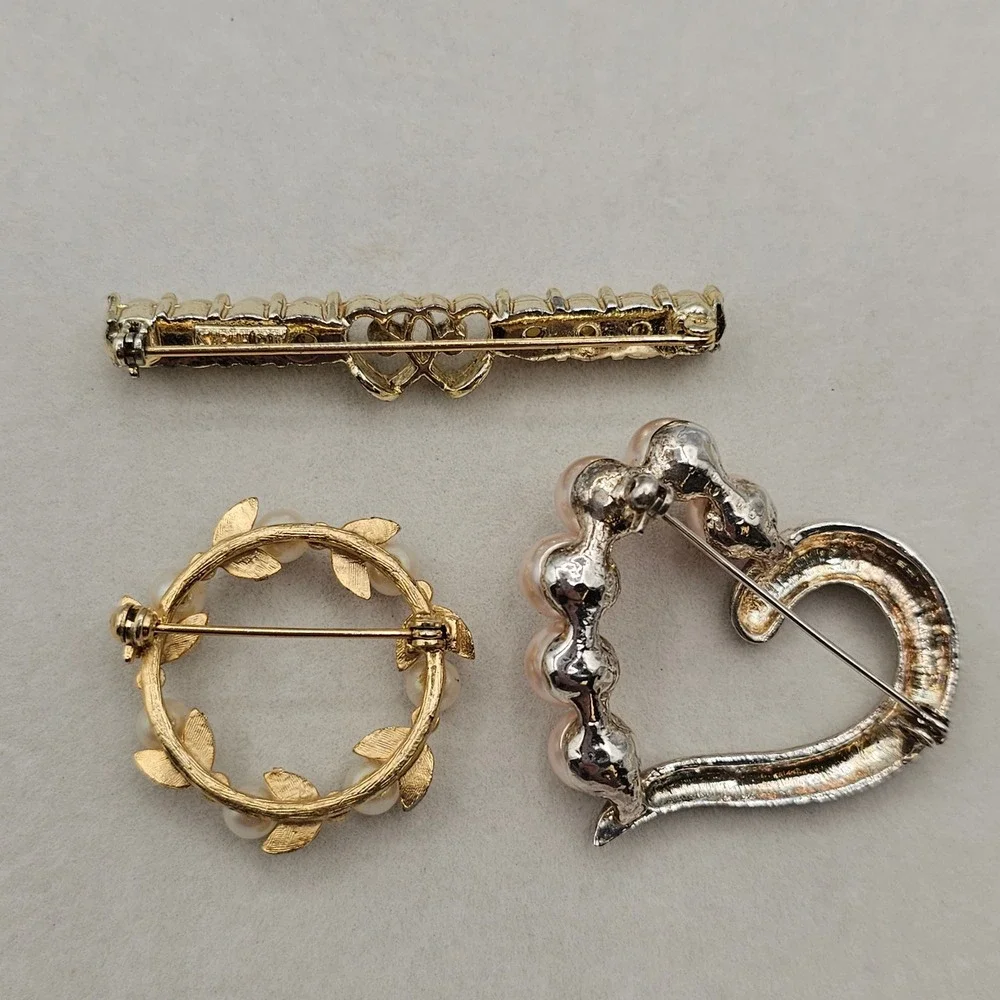 Vintage Brooch Pin Lot 3pc‎ Gold Silver Tone Faux Pearl Heart Wreath Rhinestone